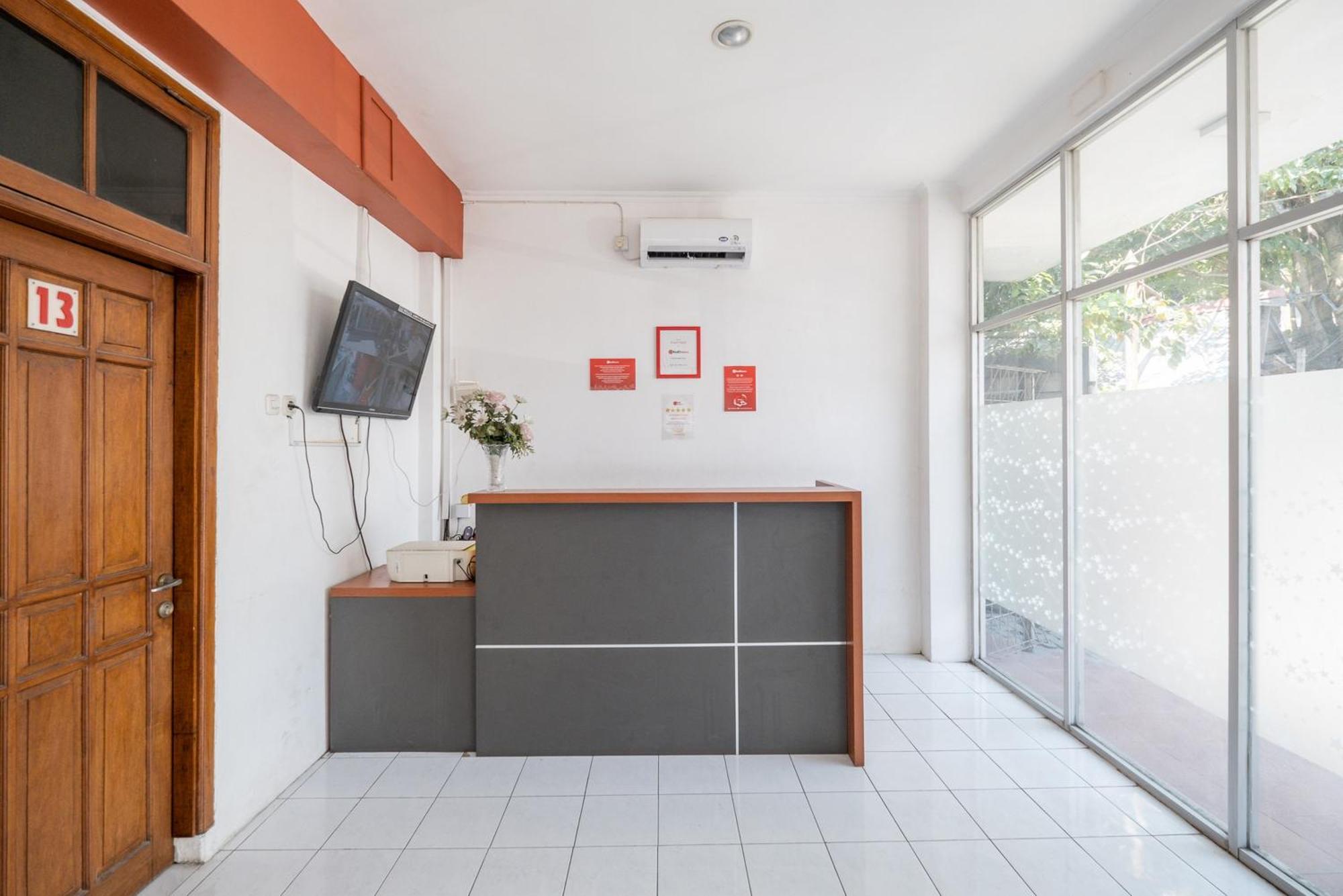 Reddoorz Plus @ Gunungsari Surabaya Kedurus Luaran gambar