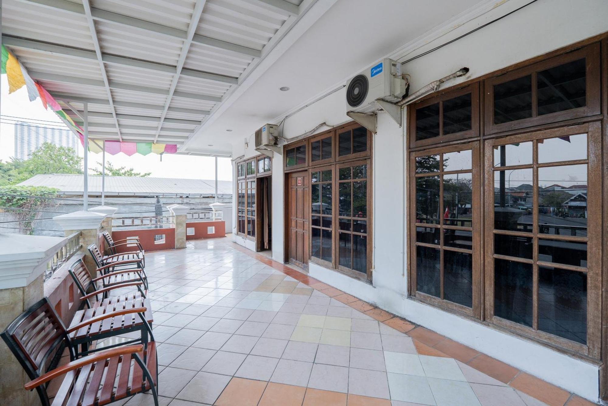 Reddoorz Plus @ Gunungsari Surabaya Kedurus Luaran gambar