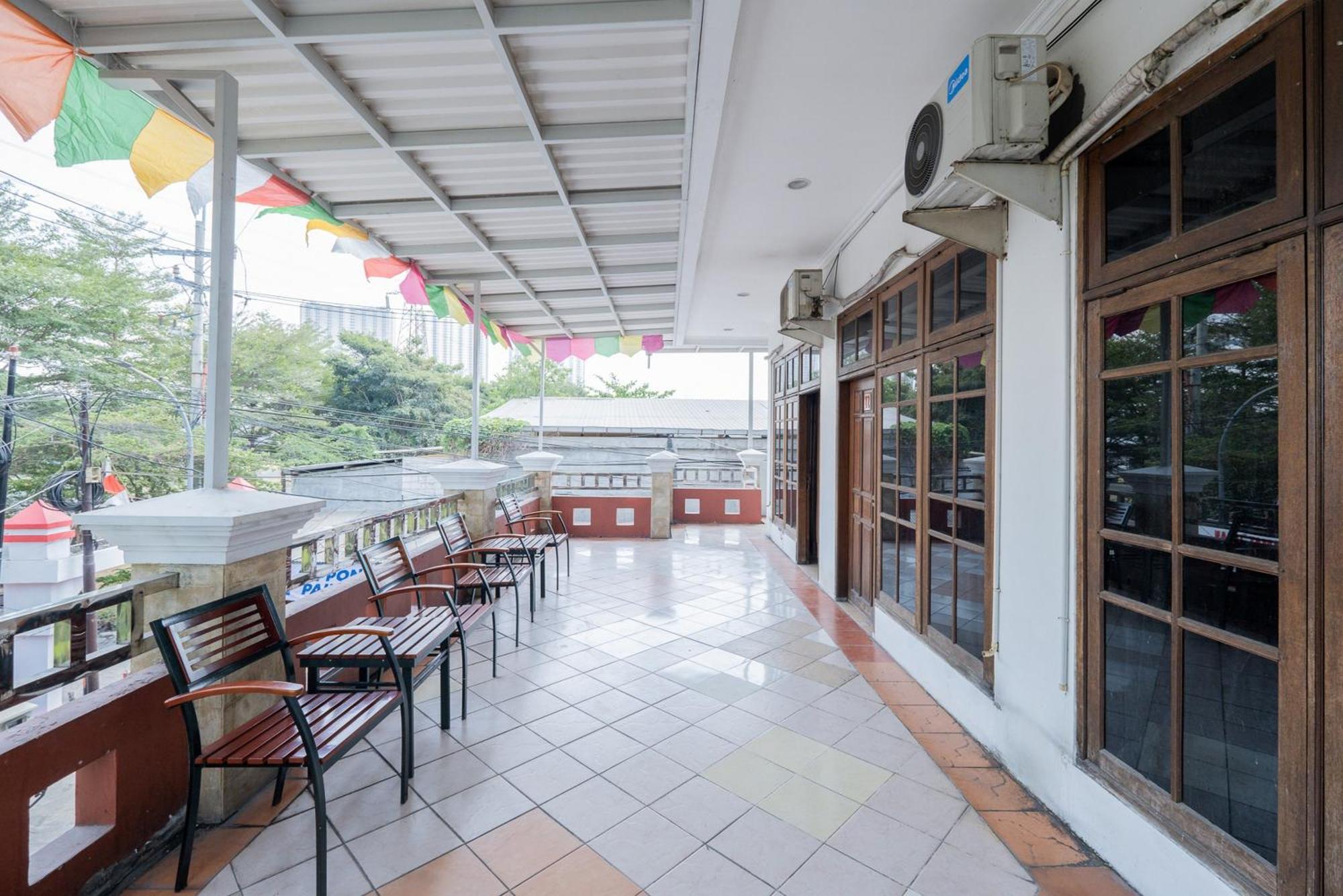 Reddoorz Plus @ Gunungsari Surabaya Kedurus Luaran gambar