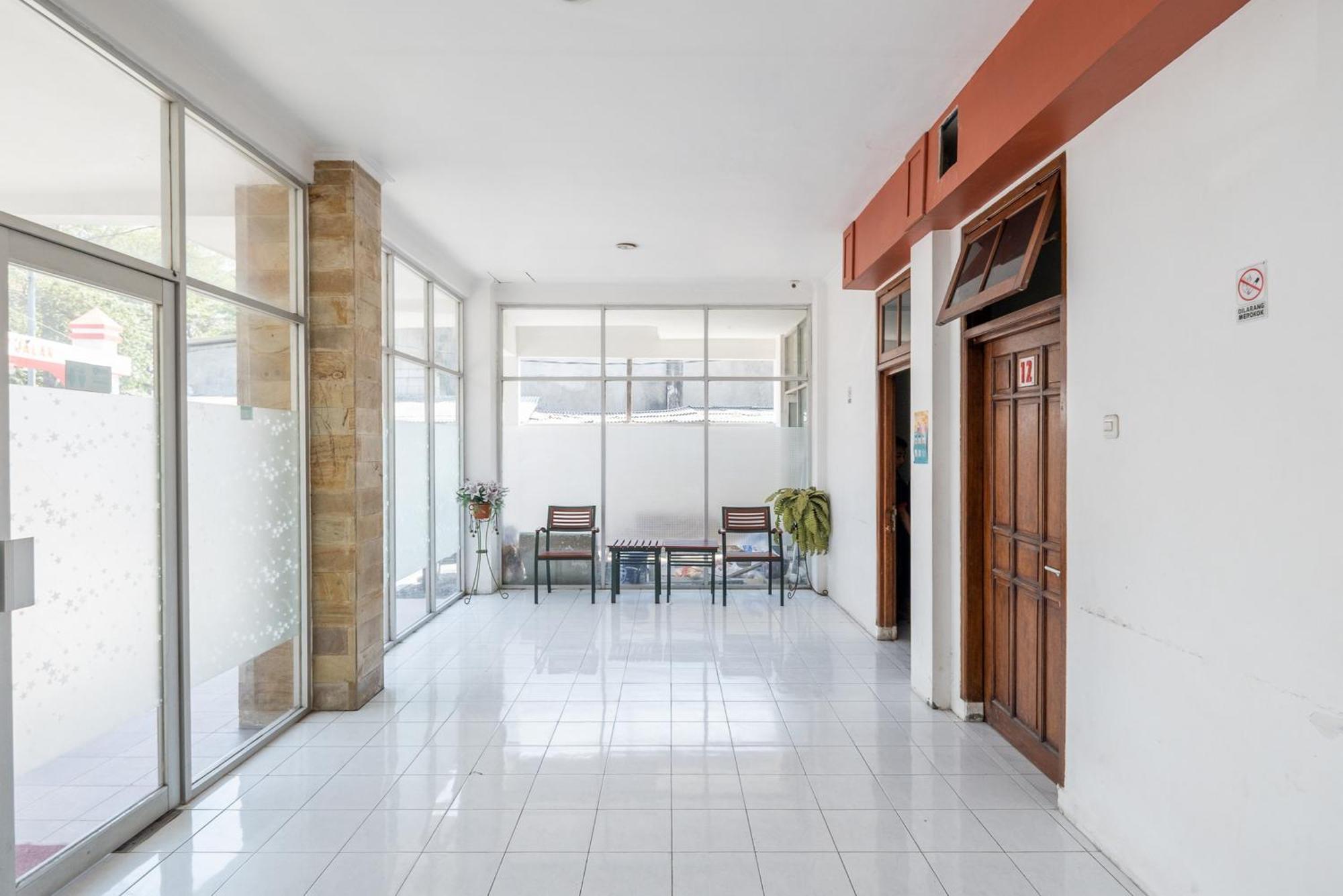 Reddoorz Plus @ Gunungsari Surabaya Kedurus Luaran gambar