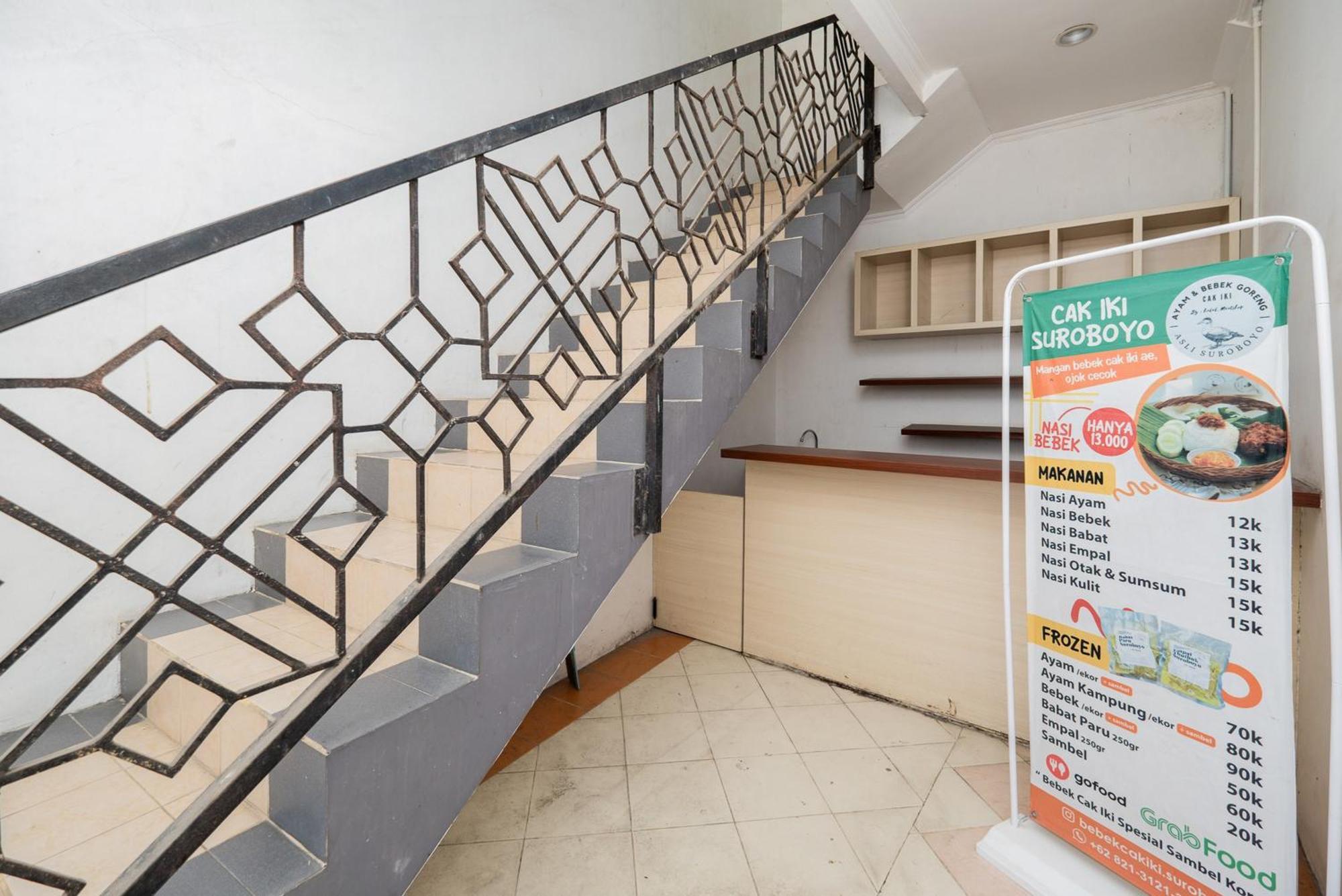 Reddoorz Plus @ Gunungsari Surabaya Kedurus Luaran gambar