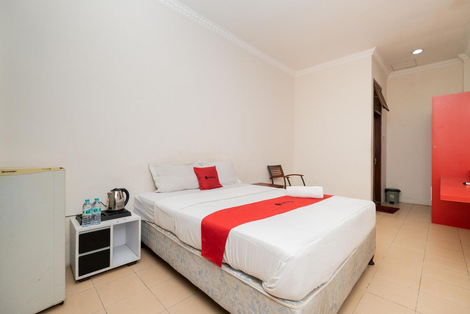 Reddoorz Plus @ Gunungsari Surabaya Kedurus Luaran gambar