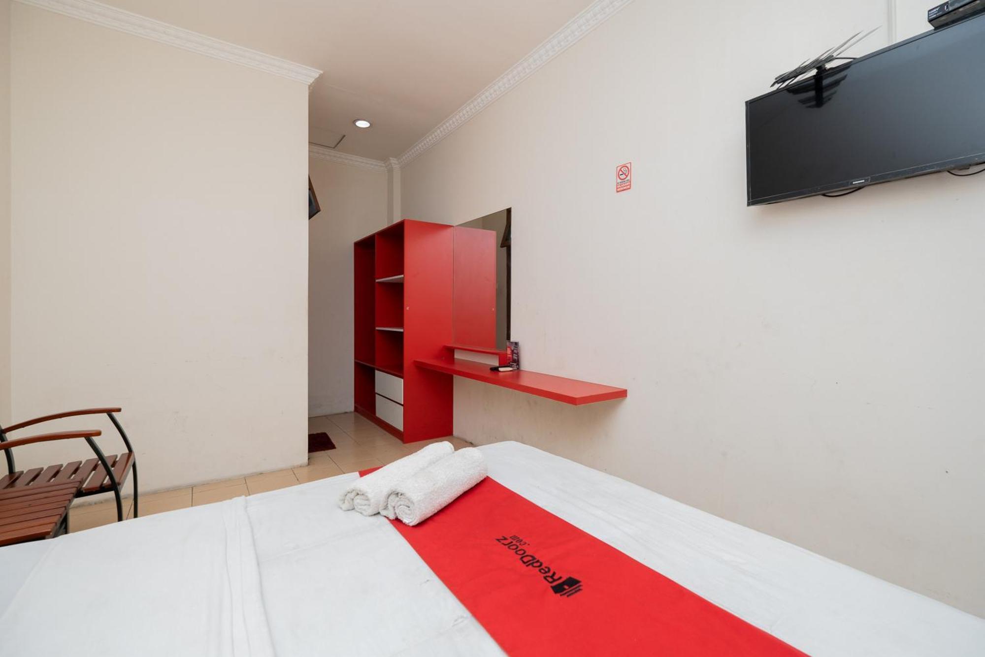 Reddoorz Plus @ Gunungsari Surabaya Kedurus Luaran gambar