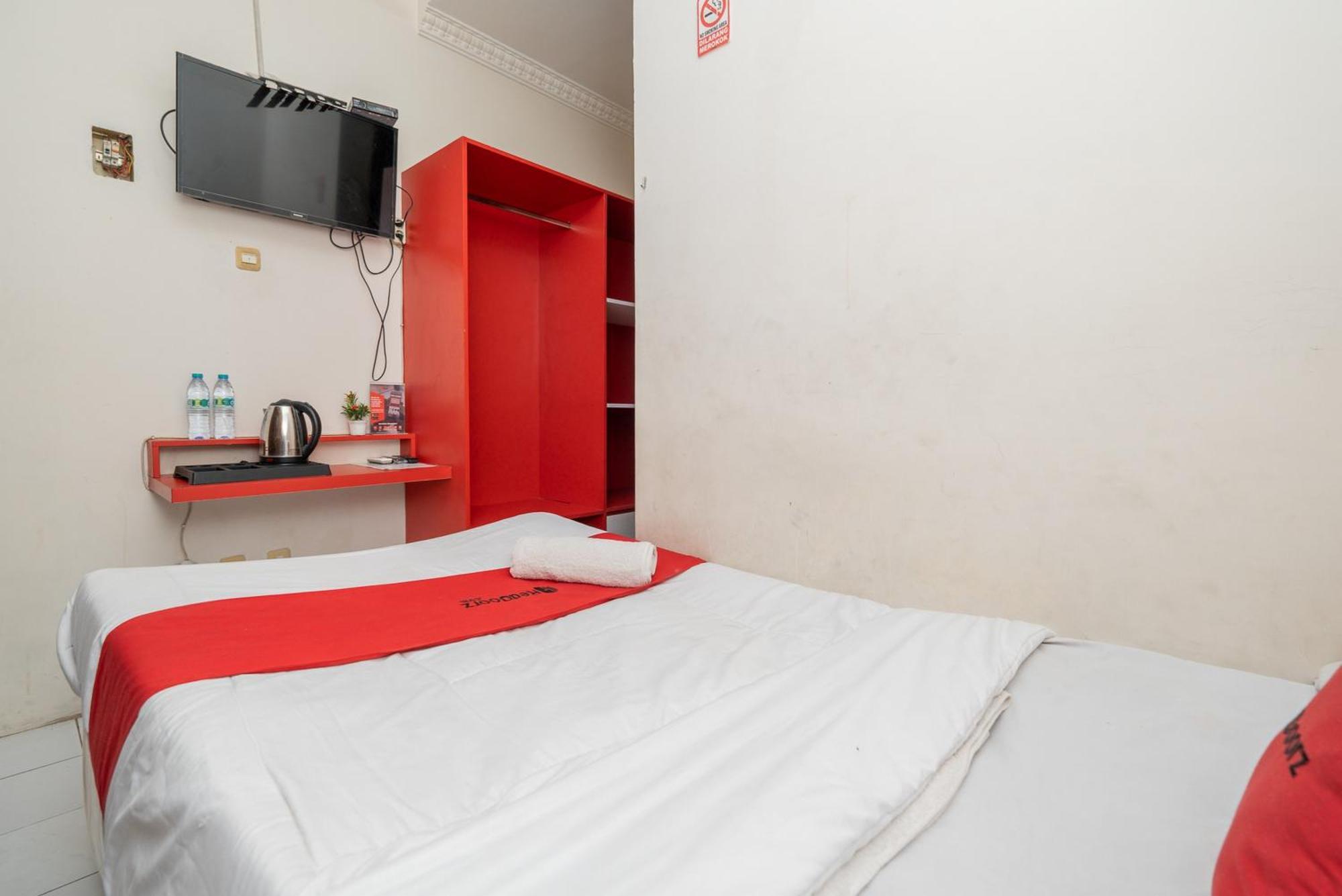Reddoorz Plus @ Gunungsari Surabaya Kedurus Luaran gambar