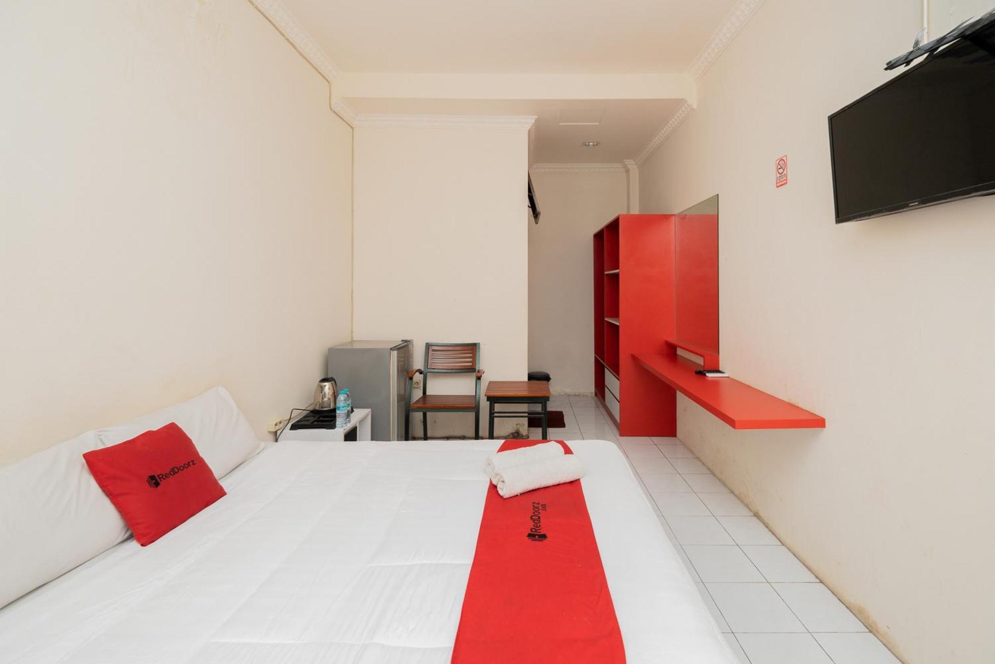 Reddoorz Plus @ Gunungsari Surabaya Kedurus Luaran gambar