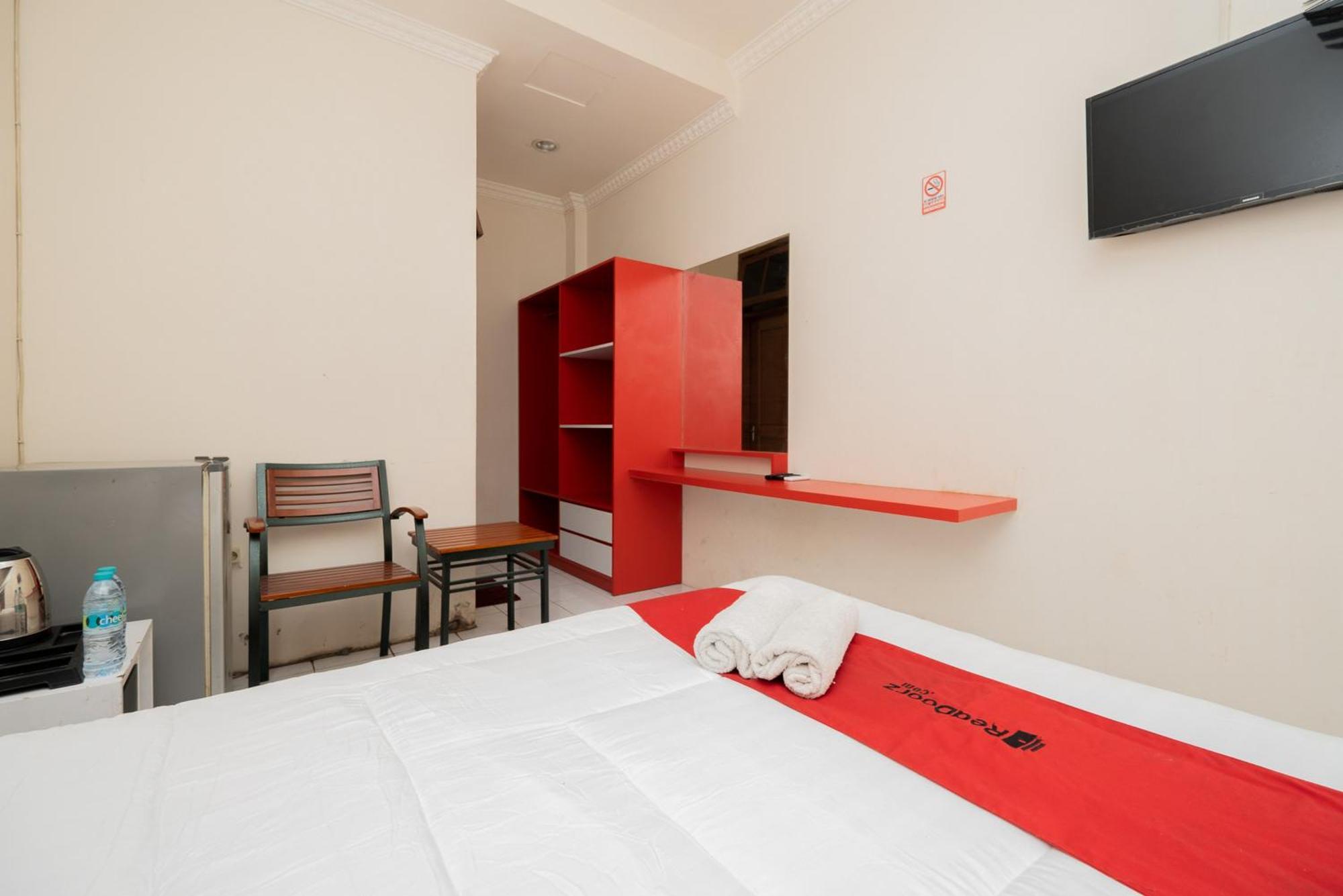 Reddoorz Plus @ Gunungsari Surabaya Kedurus Luaran gambar