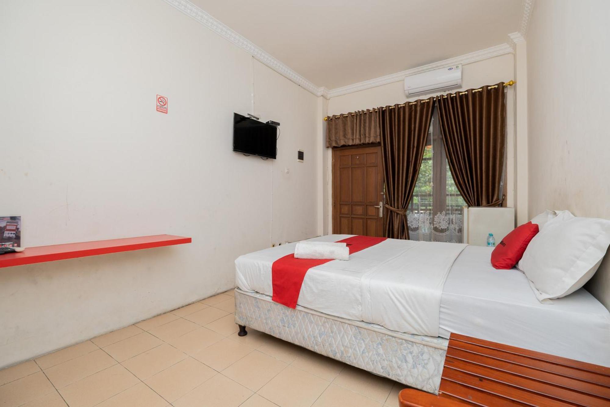 Reddoorz Plus @ Gunungsari Surabaya Kedurus Luaran gambar