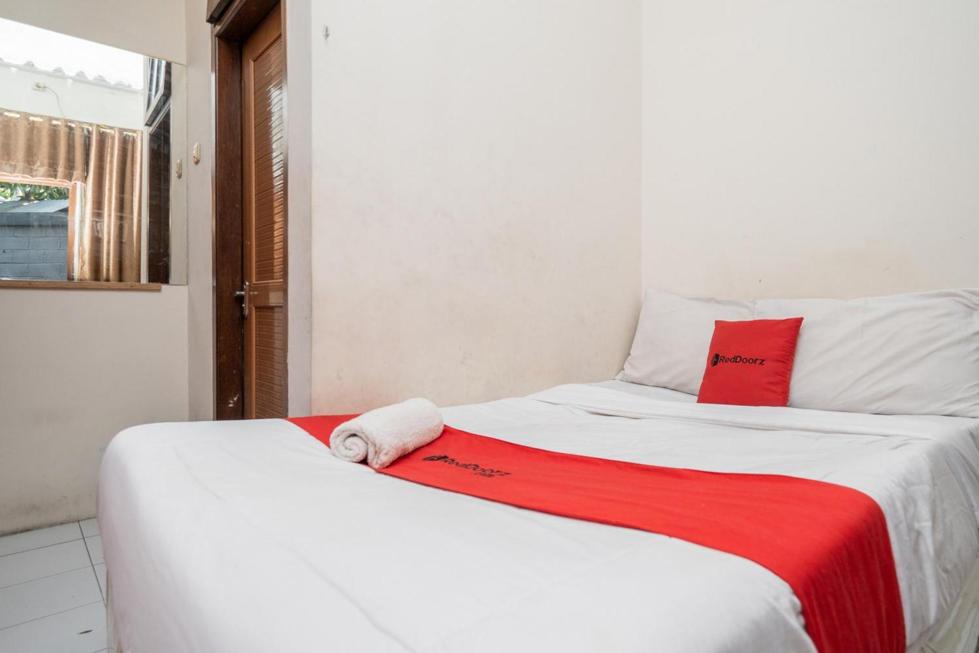 Reddoorz Plus @ Gunungsari Surabaya Kedurus Luaran gambar